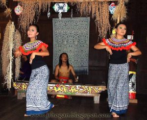 sarawak-cultural-village-iban-girls-dancing